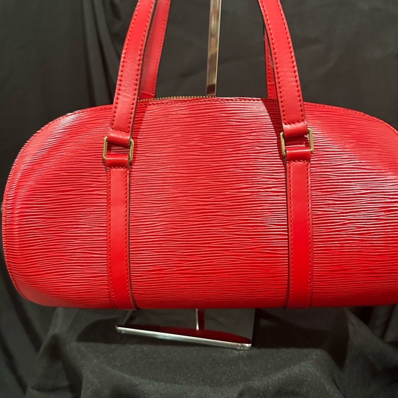 Louis Vuitton Red Epi Shoulder Bag - Pre loved100% authentic - Picture 5 of 12